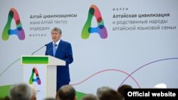 Қырғызстан президенті Алмасбек Атамбаев. 