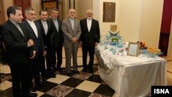  مقام‌های ایرانی در کنار سفره هفت‌سینی که هتل بولیواژ پالاس در لوزان آن را چیده است