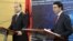 Ministri i Punëve të Jashtme i Maqedonisë, Nikolla Poposki dhe ministri i Jashtëm i Shqipërisë, Edmond Haxhinasto.
