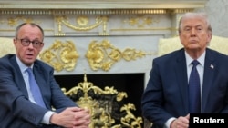 გერმანიის კანცლერი ფრიდრიხ მერცი და აშშ-ის პრეზიდენტი დონალდ ტრამპი, ორმხრივ შეხვედრამდე გამართულ ბრიფინგზე. თეთრი სახლის ოვალური კაბინეტი. 3 მარტი, 2026