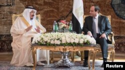 Kral Salman və Misir prezidenti Abdel Fattah al-Sisi 