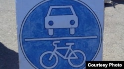 Дорожный знак в Армении