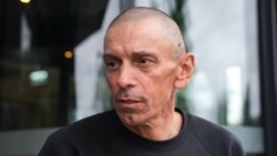 Ihar Karnei în Lituania, în iunie 2025, după ce a fost eliberat din închisoarea din Belarus, împreună cu alți 13 deținuți politici ai regimului Lukașenko, în cadrul unui schimb mediat de SUA