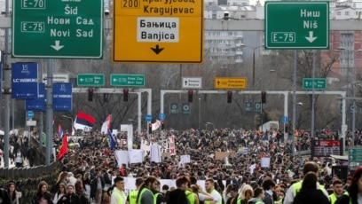 Една срутена бетонна козирка на гара и 15 загинали Така