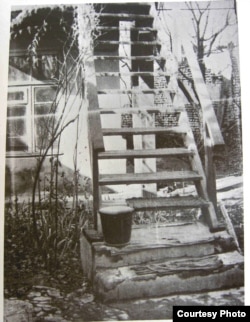 Лестница на балахану, где жила Е.С. Булгакова, а затем А.А. Ахматова во время эвакуации.