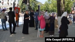 Moldova, LGBT march „No Fear!” 21 preotul Ghenadie Valuța la o demonstrație anti-LGBT