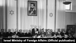 Один із лідерів сіоністського руху Давид Бен-Гуріон оголошує про незалежність Ізраїлю, 14 травня 1948 року
