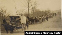 Convoi de militari ruși plecând din România spre Rusia. Sursa: Andrei Șiperco (ed.), Tragedii și suferințe neștiute...., 2003