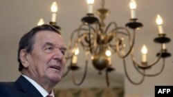 Former German Chancellor Gerhard Schroeder (file photo)