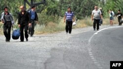 Georgians leaving Gori on August 12