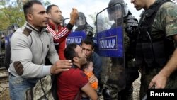 Греция-Македония чек арасындагы полиция менен мигранттардын кагылышы, 21-август, 2015-жыл