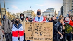 330-мэтровы сьцяг і марш. Як адзначылі Дзень Волі ў Варшаве