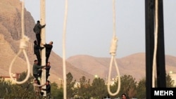 مراسم اجرای احکام اعدام در یکی از شهرهای ایران، عکس آرشیوی