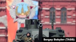 Російський танк Т-14 «Армата» на Червоній площі, травень 2018 року,