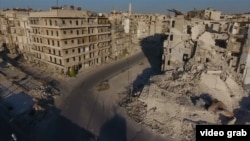 Разрушения в сирийском городе Алеппо после авиаударов.