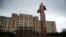 Statuia lui Lenin în fața clădirii Sovietului suprem și a executivului de la Tiraspol