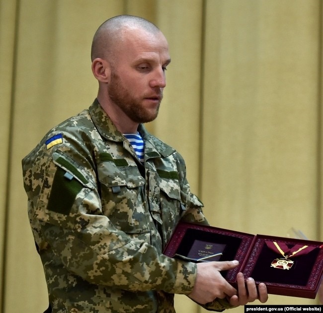 Максим Миргородський під час нагородження орденом Богдана Хмельницького 1 ступеню, квітень 2015 року