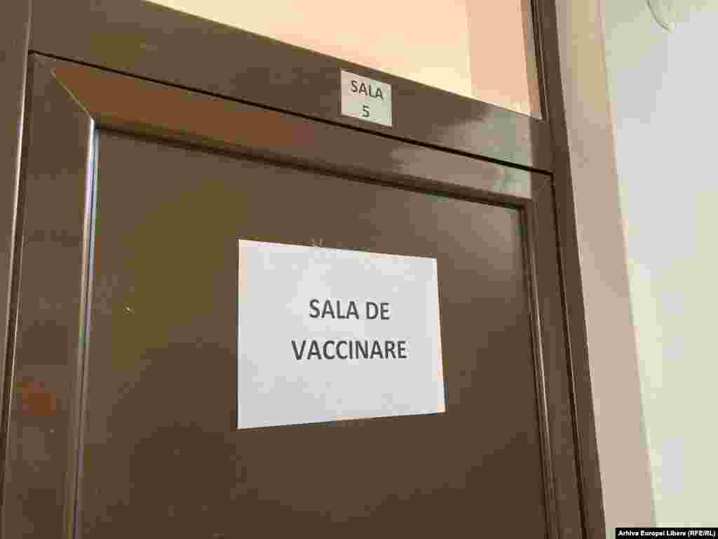 Inca putin si intram in sala de vaccinare