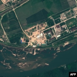 Спутниковая фотография северокорейского ядерного исследовательского центра в Йонбене