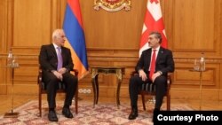 ვაჰაგნ ხაჩატურიანისა და მიხეილ ყაველაშვილის შეხვედრა ორბელიანების სასახლეში.