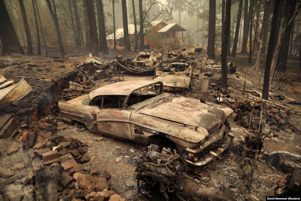 Automjete të shkatërruara nga zjarri "Dixie", në Indian Falls të Kalifornisë. (26 korrik)