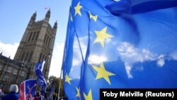 Zastava EU ispred Parlamenta u Londonu