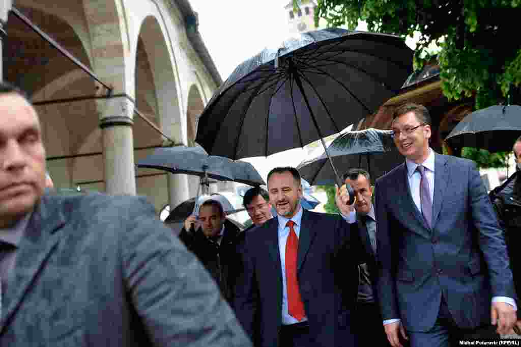 Premijer Republike Srbije Aleksandar Vučić tokom posjete Gazi Husrev-begovoj džamiji u Sarajevu.