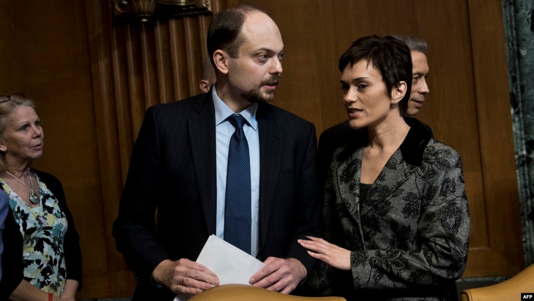 Russian activist Vladimir Kara-Murza arrives with his wife, Yevgenia, for a hearing of the U.S. Senate Appropriations Subcommittee on State, Foreign Operations and Related Programs on Capitol Hill in Washington in 2017.