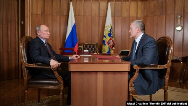 Российский глава Крыма Сергей Аксенов на встрече с президентом России Владимиром Путиным, август 2019 года