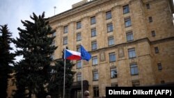 Посольство Чехії в Москві (на фото) в разі примусової мобілізації не зможе надати належну допомогу людям із подвійним громадянством, застерігають у МЗС