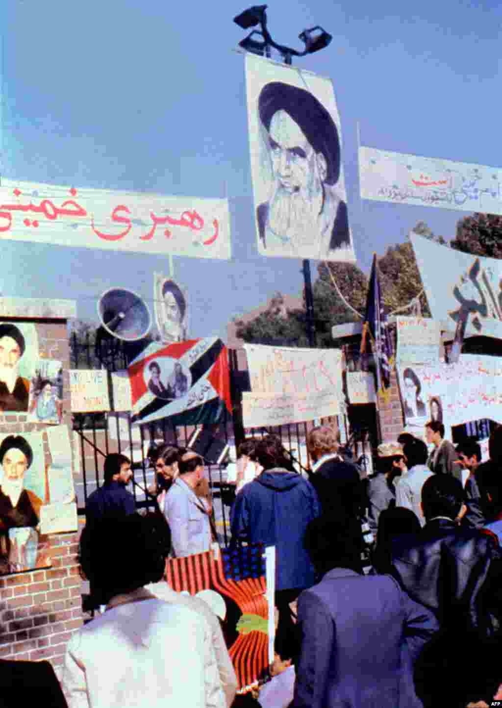 Iran -- Anti-American posters fasted on the wall of the US Embassy compound in Tehran 17Nov1979 - IRAN, Tehran : Anti-American posters fasted on the wall of the U.S. Embassy compound,17 November 1979. The fanatical followers of the Ayatollah Khomeini stormed the United States Embassy, 04 November 1979 in Tehran, occupied the building and took nearly 100 embassy staff and Marines hostages. 