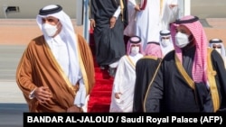 استقبال محمد بن سلمان از امیر قطر در پنجم ژانویه پیش از نشست سران شورای همکاری خلیج فارس در عربستان سعودی