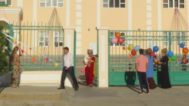 Diňle: Mekdep ýygnaklarynda ene-atalar abuna ýazylşyga nägilelik bildirip, pul bermekden ýüz öwürdiler