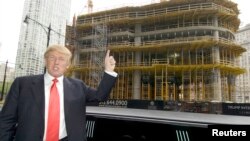 Дональд Трамп на будівництві Міжнародного готелю і вежі Трампа в Чикаго, 2006 рік