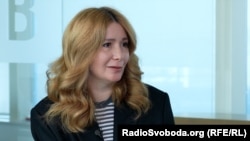 «Вже 850 генераторів ми передали, які будуть на місцях люди підключати до базових станцій і заливати паливом для того, щоб вони продовжувала працювати», – Ольга Устинова