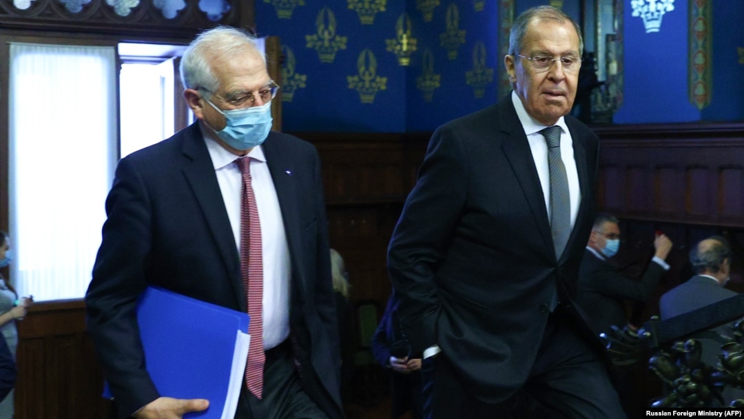 EU foreign policy chief Josep Borrell (left) with Russian Foreign Minister Sergei Lavrov in Moscow on February 5. 