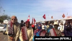 د تری تم کړو بلوڅانو غږ د ماما قدیر په مشرۍ څو ځلې په سلګونه میله لاریونونه کړي