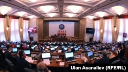 Кыргыз парламенти. 