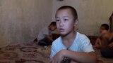 «Мама уходит на работу, когда мы спим». Как живут дети в самых бедных районах Бишкека
