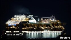 На кораблі Diamond Princess виявили щонайменше 10 випадків захворювання коронавірусом із Китаю, зразки відібрали зразки у 237 пасажирів та членів екіпажу
