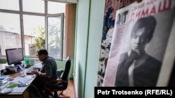 Журналист Ермурат Бапи в редакции оппозиционного издания «Дат» в своем кабинете. Алматы, 15 июля 2020 года.
