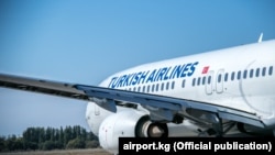 Кыргызстан, международный аэропорт Манас, самолет - Turkish Airlines