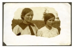 Беларускія дзяўчаты зь вёскі Рудзі, 1916 год