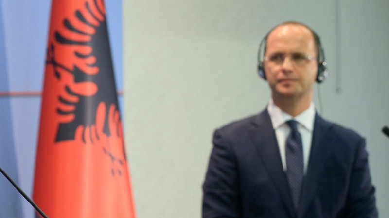 Реконструкција во албанската влада, Бушати останува министер