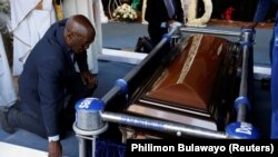 Sahrana Roberta Mugabea u Kutami