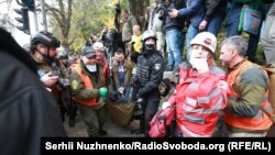 Учасники акції протесту у Києві на вулиці Грушевського, 17 жовтня 2017 року