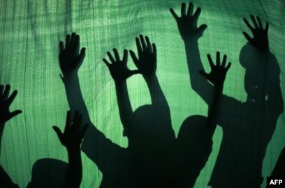 Кәсіптік оқу орындарындағы жыныстық қатынас Дикті қайда қою керектігі туралы бейне