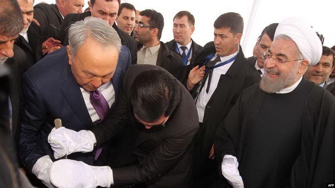 Казак, түркмөн, иран президенттери темир жолду ачуу салтанаты учурунда. 3-декабрь, 2014-жыл