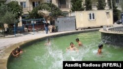 Azerbaijan -- Hot weather in Baku, 08Jul2011