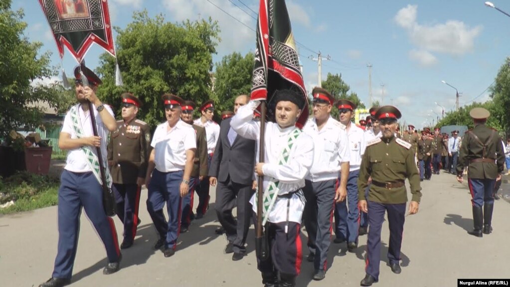 Петропавлдағы православ әулиелері Петр және Павелді еске алуға арналған "Крест шеруі". Петропавл, 12 шілде 2017 жыл.